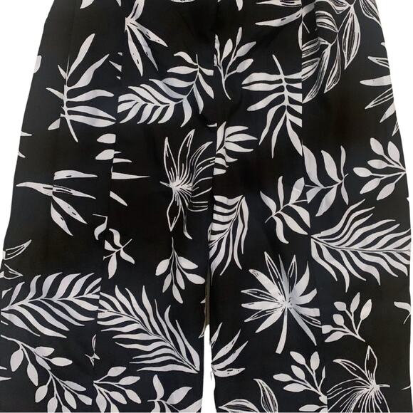 Black White Short Sleeve V Neck Tropical Print Jumpsuit Size Small Floral Beachy - Picture 7 of 9